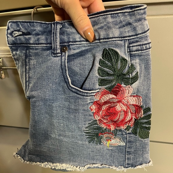 Gianni Bini Jean Short - Picture 4 of 5